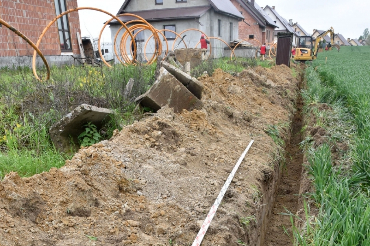 Nadzór archeologiczny podczas budowy odcinka sieci gazowej w miejscowości Ropczyce-Witkowice - zdjęcie 4
